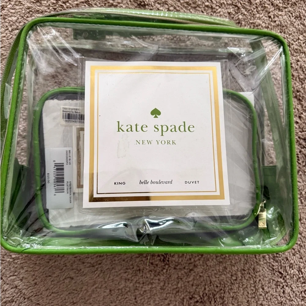 Kate spade king duvet cover and pillow shams 4-pieces has small stains